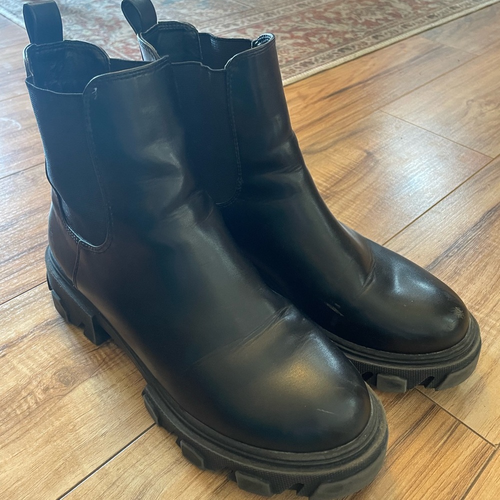 Urban Outfitters Chelsea chunky boot